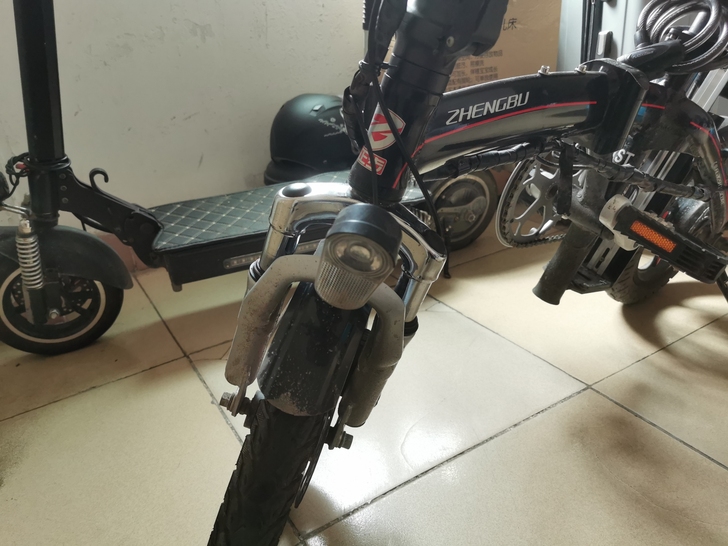 正步折叠电动车，朋友转让给我的，现在用不上...