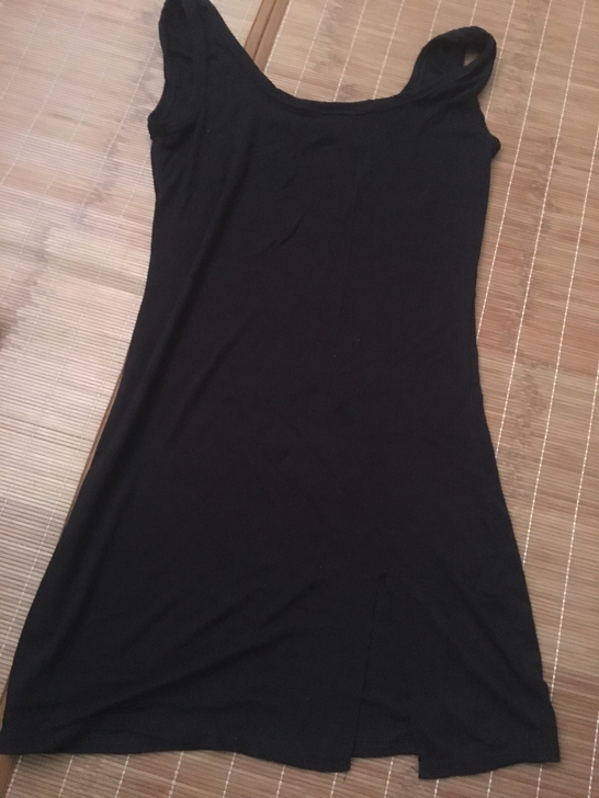 一条莫代尔紧身裙，超舒服，瘦点的妹妹来，很...