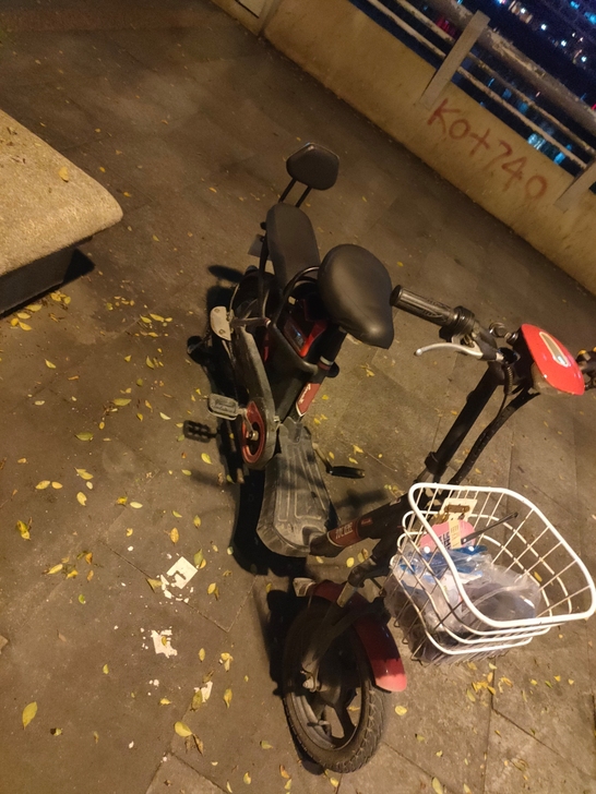 珑途电动车，8成新，刚换不久的电池，锂电池...