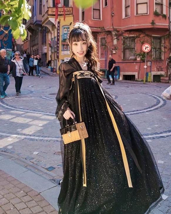 十三余汉服乌鹭 正