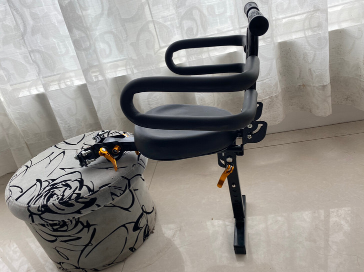 全新前置电动车儿童座椅，可折叠。