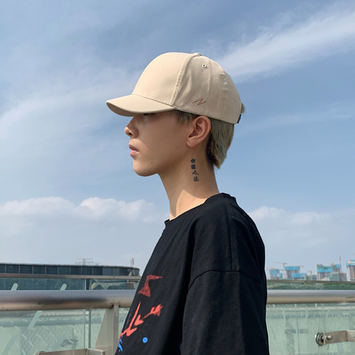 贝纳登 帽子 买回来觉得颜色太浅了，不太适...