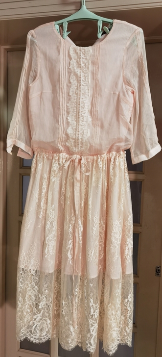 甜美、优雅的雪纺蕾丝连衣裙一件