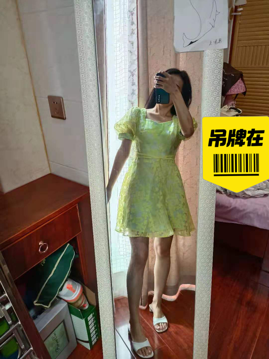 连衣裙 吊牌在 全新