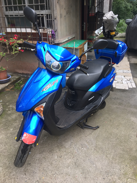 17年的本田E影110。正常使用中，有擦伤...