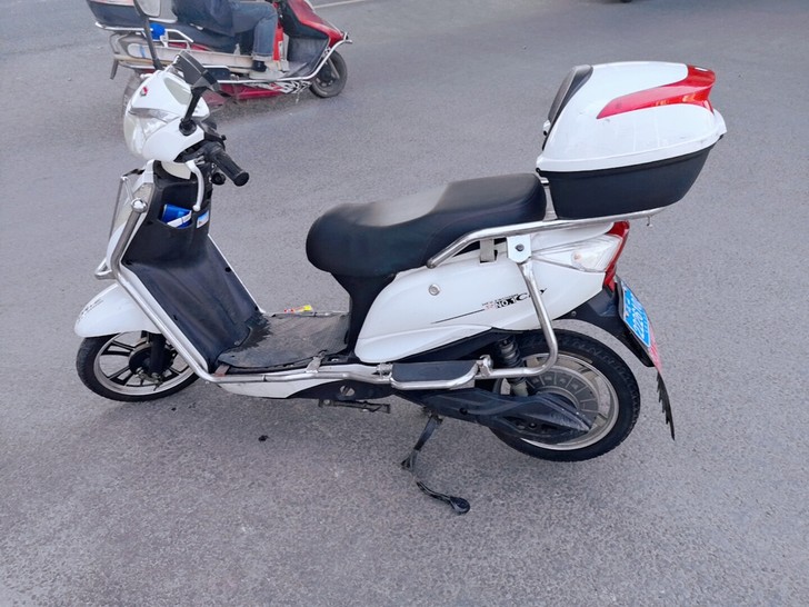 出自用48V/20A电动车，有牌照，仪表盘...