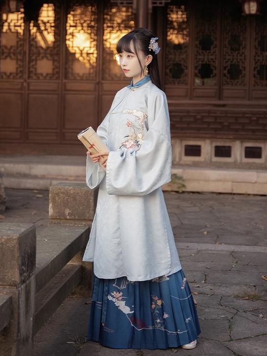 【十三余 】[称猫] 绣花立领斜襟长衫百迭...
