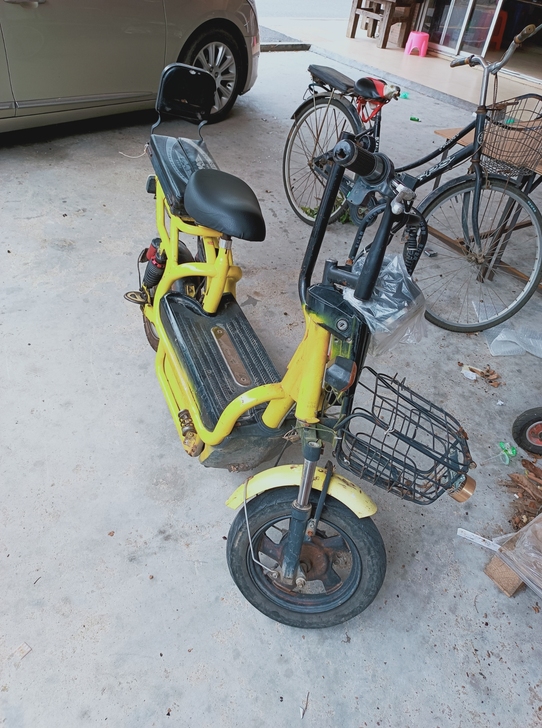出售一辆自己用的车,充满电最少可以跑50k...