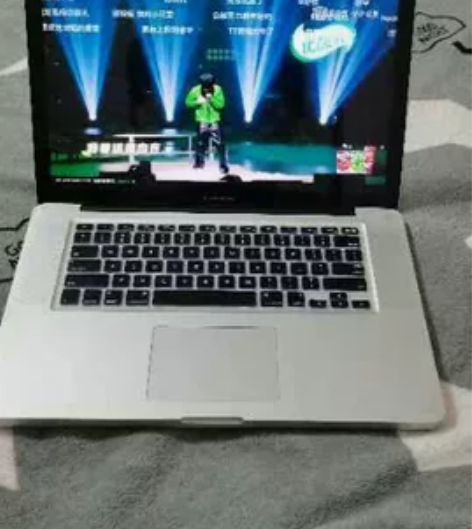 i9顶配笔记本电脑，八核Macbook p...