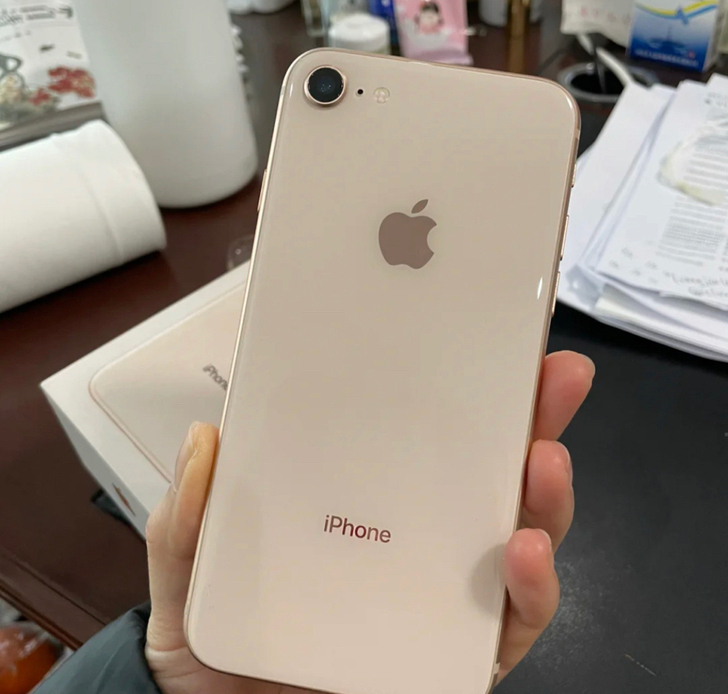 iPhone 8 全网通64G 金