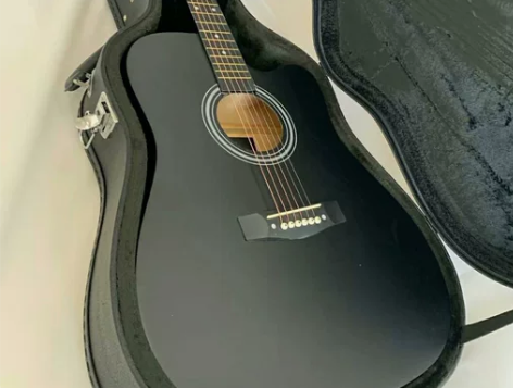 原价1000多的几乎全新吉他便宜出了，虽然...