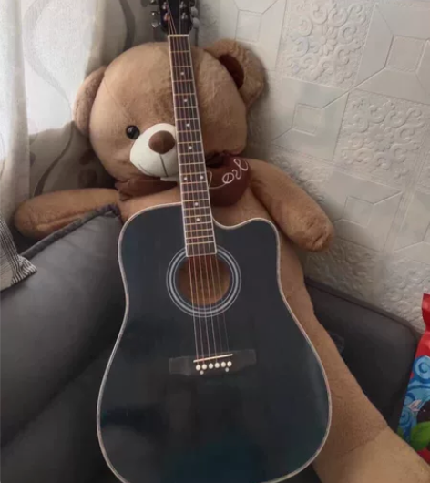 个人转让九百多全新吉他，孩子上学没时间弹，...