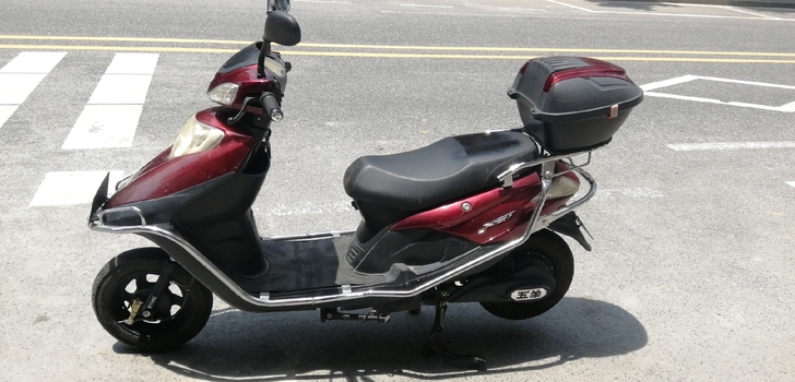 广州五羊电摩托，60V20A电池，这个是大...