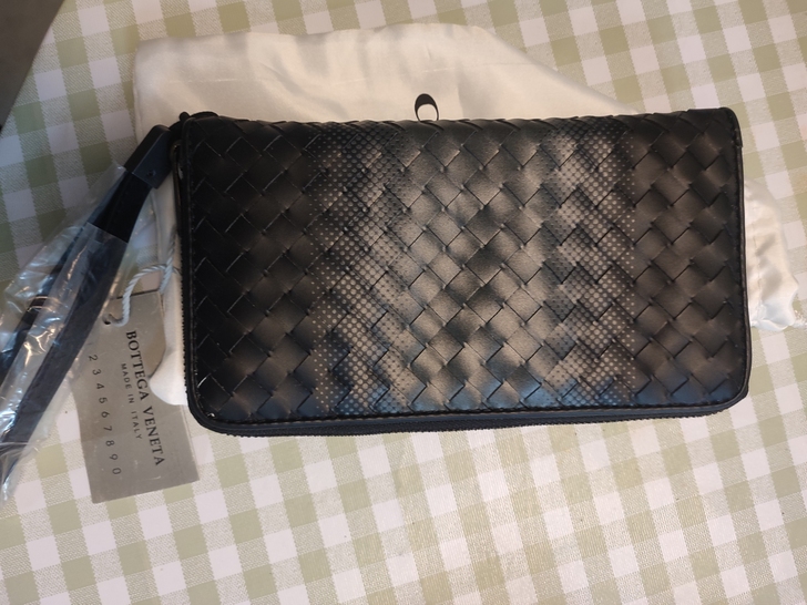 全新钱包。一直没用。朋友送的。