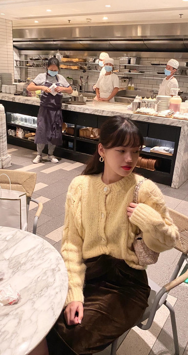 350在广州时尚天河买的，黄色上衣加裙子，...