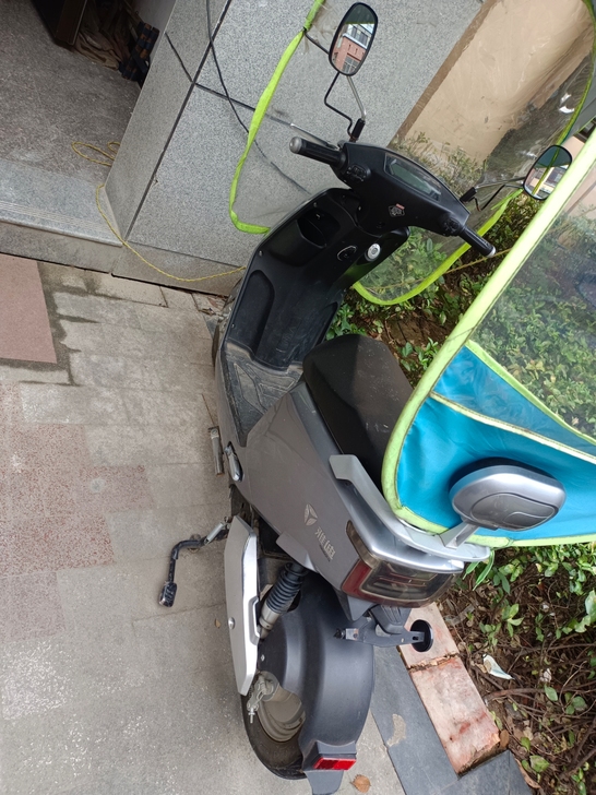 雅迪e1  60v石墨烯电池 20年618...