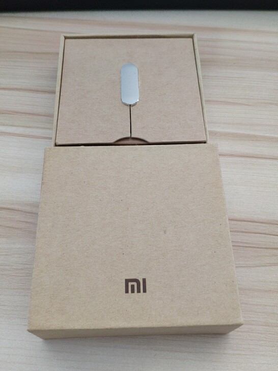 小米手环公司发的试戴过一次一直没用还有两个...