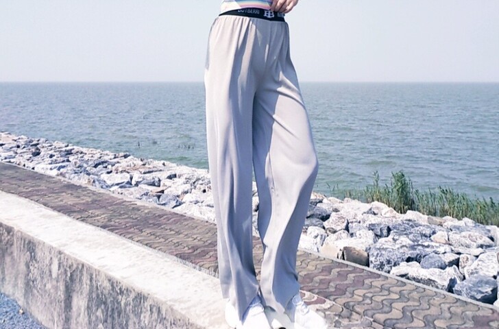 (全新) 烟灰色松紧腰冰丝裤阔腿裤，25元...