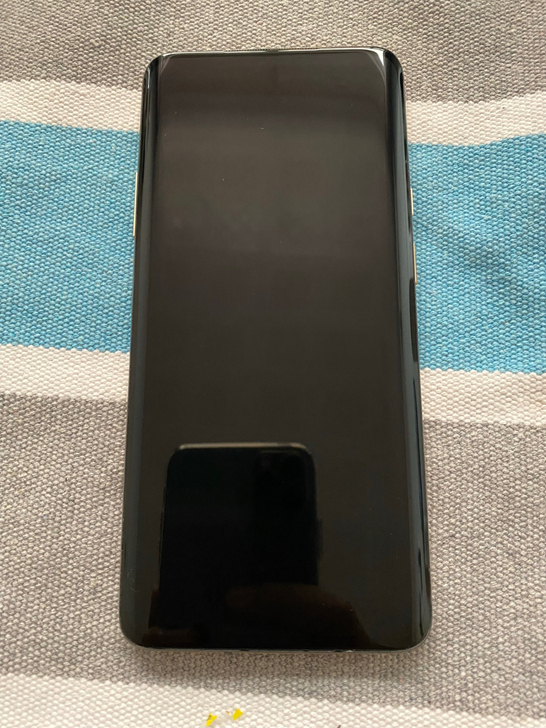 9.一加7pro 金色。8+256，  国行
