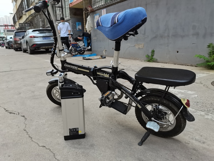 正步折叠电动车，新更换48V锂电池，超宽厚...