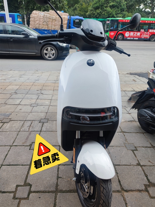 六天新车 急用钱 出售九号E100单电一台...