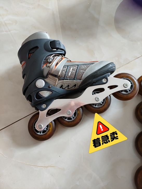 37码轮滑鞋，建议35-36的尺码穿。实体...