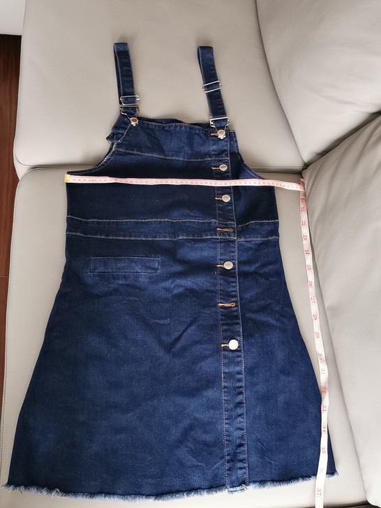 背带牛仔裙，几乎全新，穿过一次，适合168...