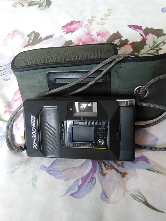 老胶卷照相机 ,功能正常 不懂什么牌子 ,...