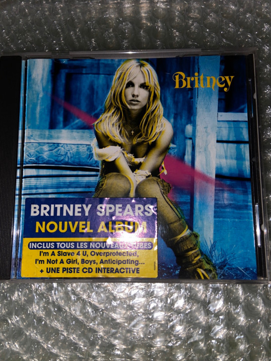 britney spears 2001 同名