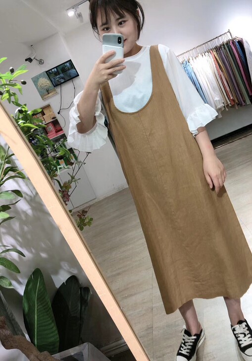 亚麻背带裙，可穿到140以内。实体店购入1...