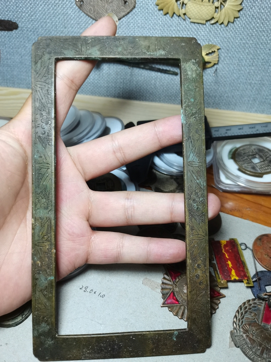 精美清代刻花铜镇纸