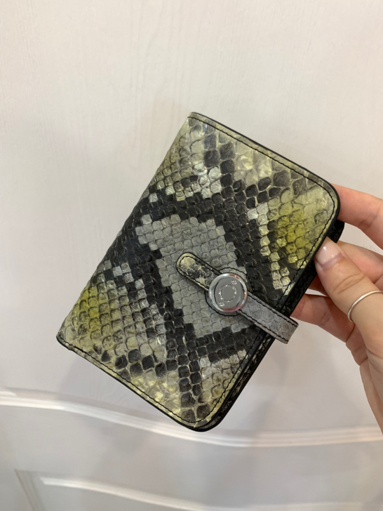 包 钱包，真皮，皮质完好不退不换哦