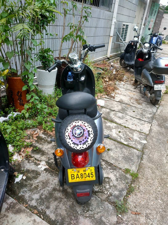 雅迪电动车 发票合格证齐全 开了1300公里