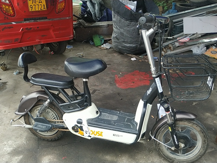 九成新爱玛电动车，带遥控防盗，车况精品