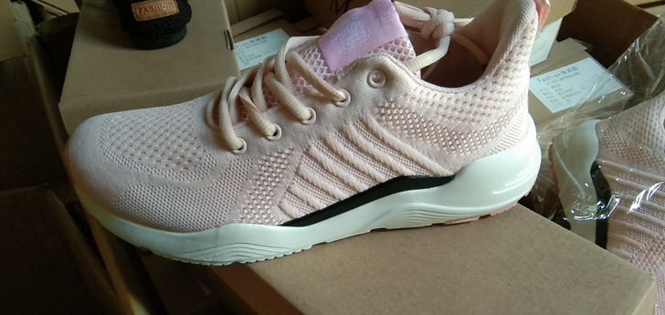 特步鞋底，自制鞋面，这款39码，码数偏大一...