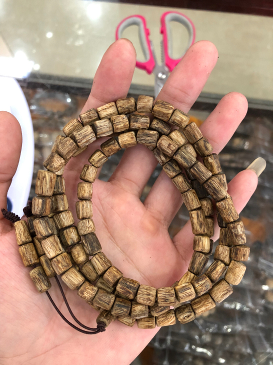 天然芽庄绿棋楠沉香随形手串，生闻凉意足，甘...