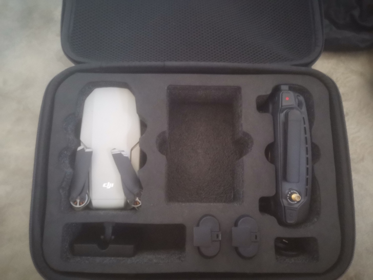 大疆mini1 一张16GSD卡 两块电池...