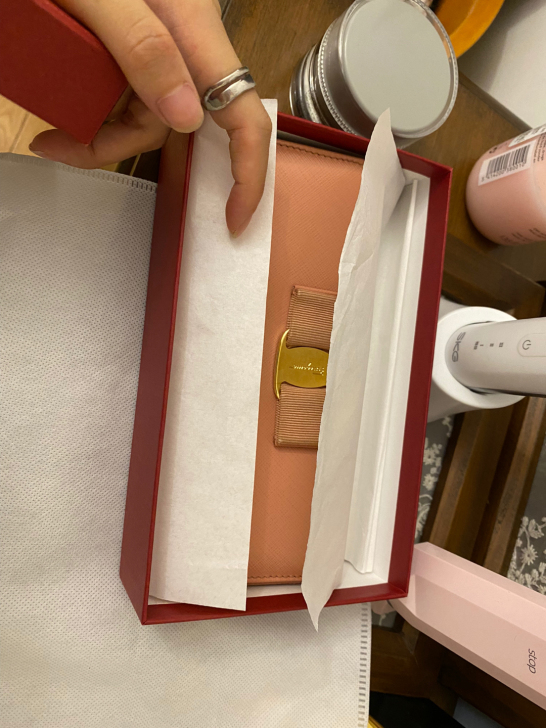 菲拉格慕钱包 保正