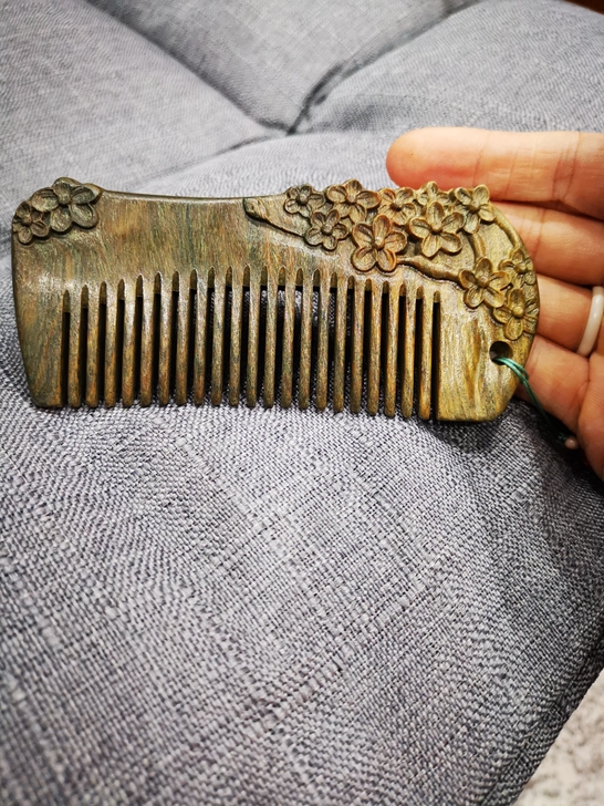 天然绿檀梳子，品质一流，实物拍摄无美颜