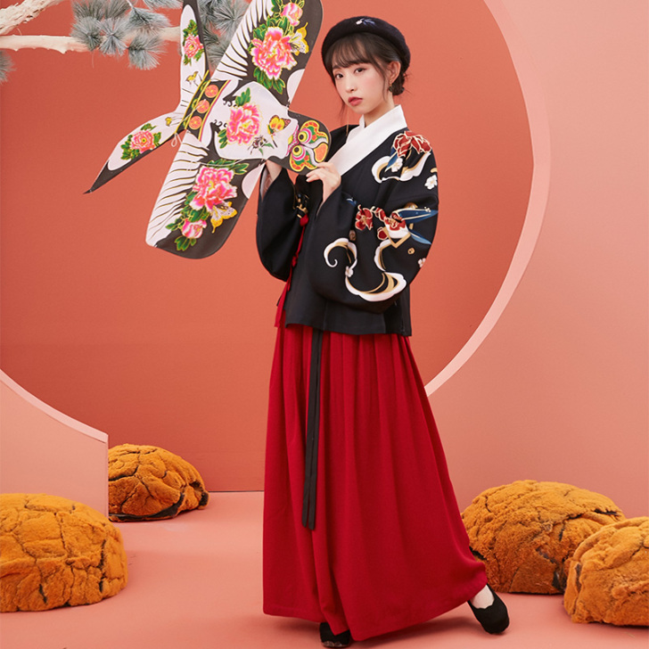 十三余 东风一梦汉服，几乎全新，m码一整套