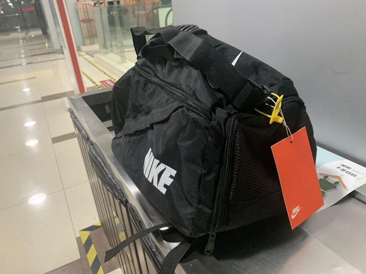 Nk大容量健身包旅行包手提袋旅行袋有独立鞋...