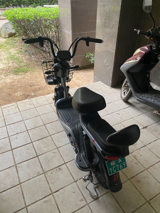 自用小刀电动车 刚换超威新电瓶 续航40k...