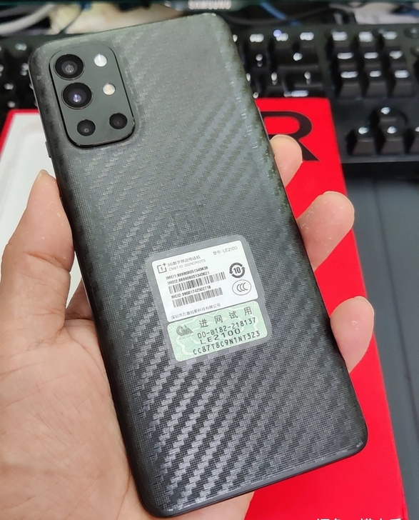 一加 OnePlus 9R 5G旗舰120...