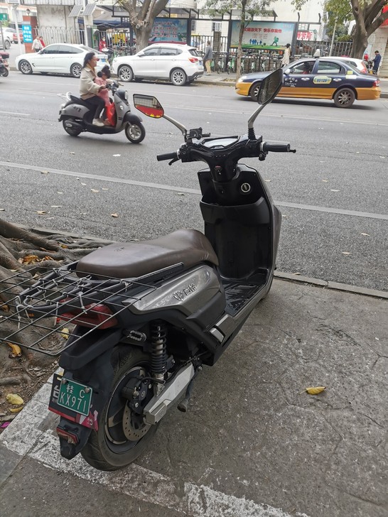 台铃虎奔电动车。50按锂电池,可以跑150...