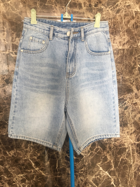 五分牛仔短裤腰围60、臀围96。不显胯、裤...