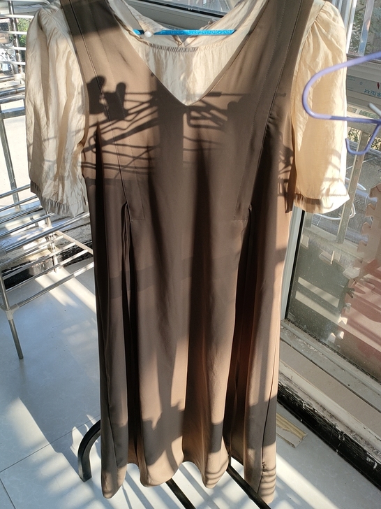 女背带裙两件套，M码，155_168的妹子...