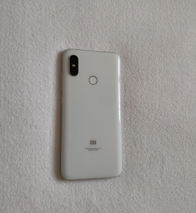 小米8，白色，6+64，功能全好，低价出售。