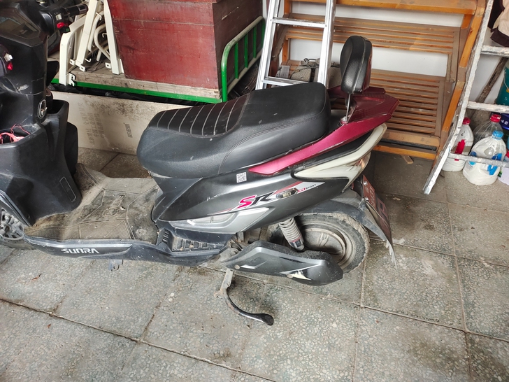 新日翼虎电动车，72v。外观不错，前后钢丝...