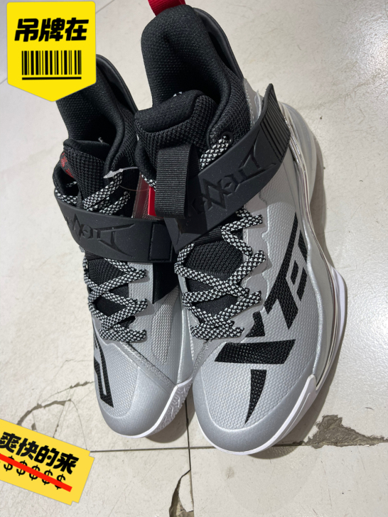 特步篮球鞋，我不懂什么款式，喜欢的自己了解...