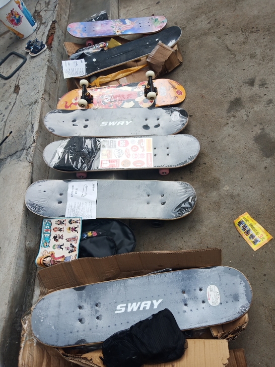 斯威,小霸龙各种品牌滑板、都带封皮、原价一...